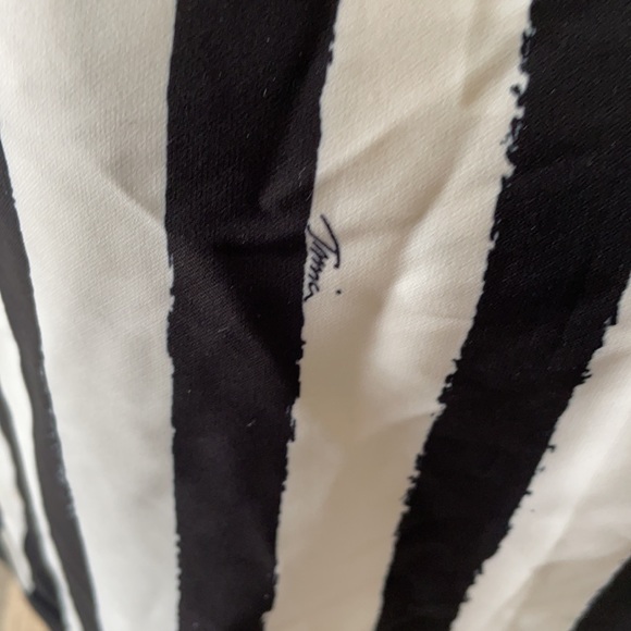 Trina tuck crop top - Picture 2 of 5